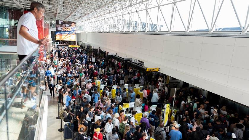 Iranpress: 1,000 US Flights Canceled for Third Day Due to Technology Outage