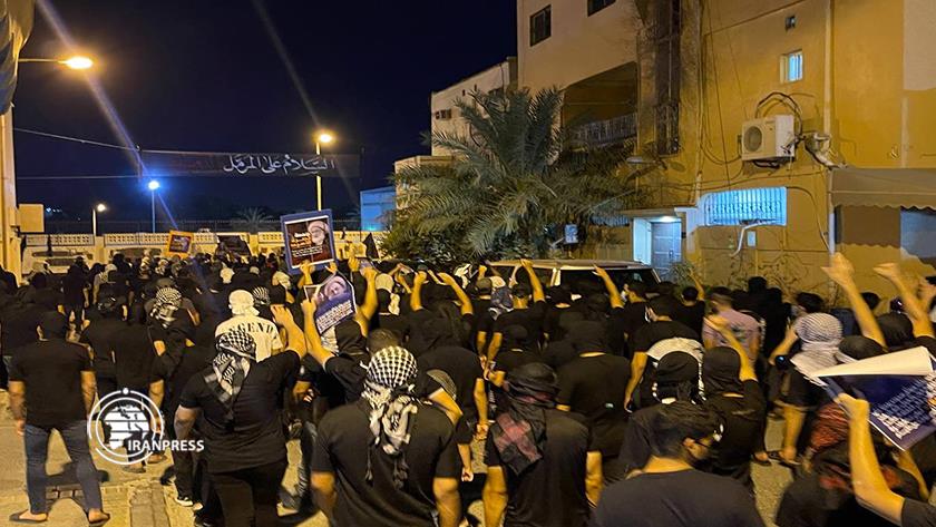 Iranpress: Bahrainis Demonstrate at Night for Political Prisoners Release 