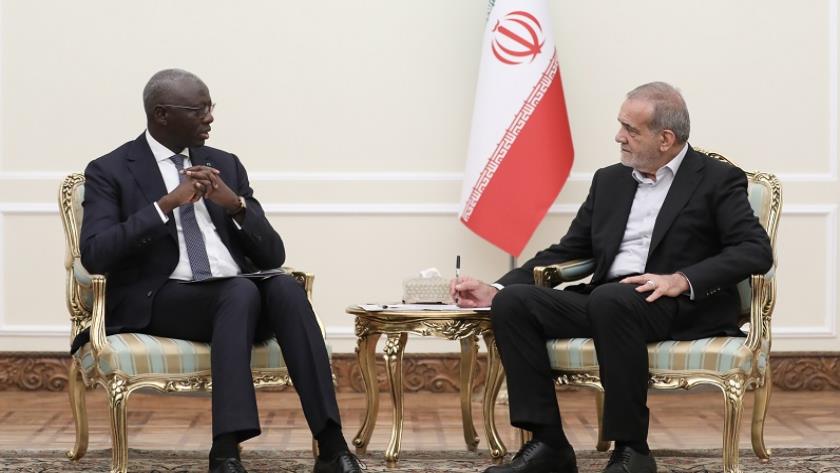 Iranpress: Iran interested in expanding economic, political interactions with Senegal 