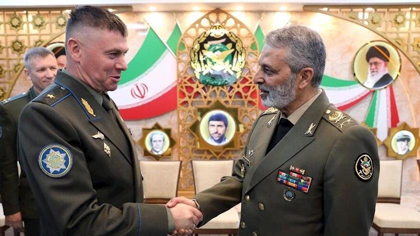 Iranpress: Iran, Belarus Top Military Officials Meet in Tehran