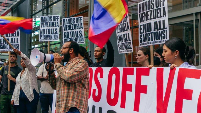 Iranpress: People of New York Protest US Intervention in Venezuela Affairs 