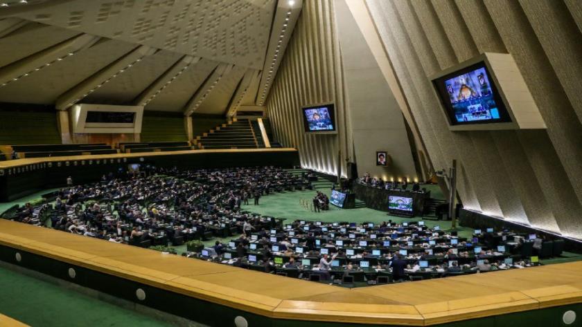 Iranpress: Iran Parliament kicks off Vote of Confidence