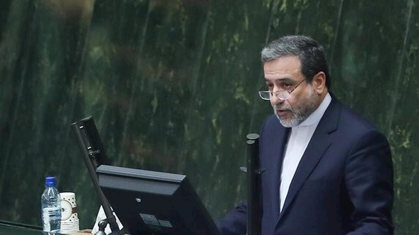 Iranpress: Japan FM Urges to Develop Bilateral Ties with Iran