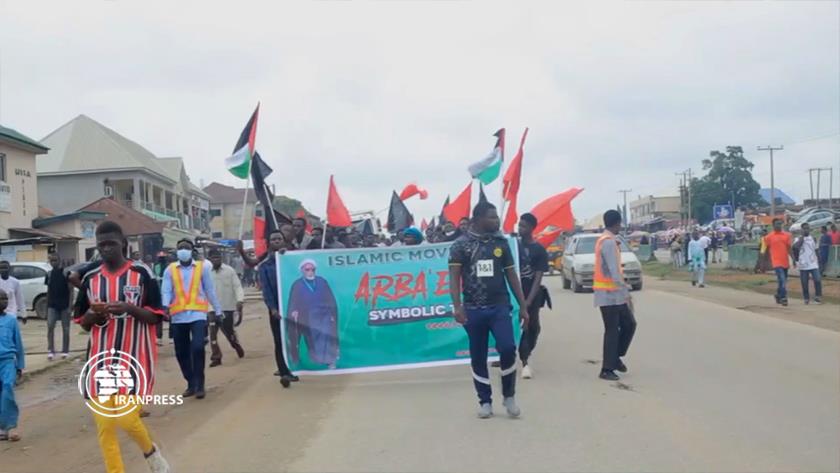 Iranpress: Nigerian Muslims Observe Arbaeen March Symbolically 