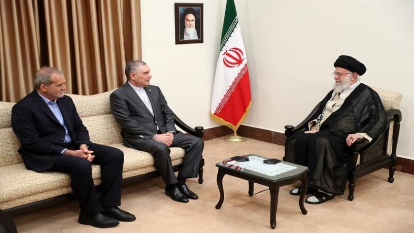 Iranpress: Leader Receives National Leader of Turkmenistan