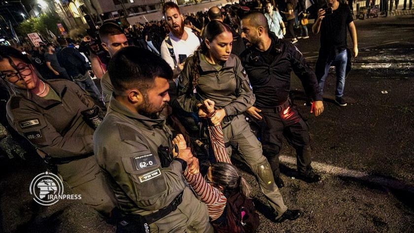 Iranpress: Israeli Police in Tel Aviv Attacks Protesters to Gaza War