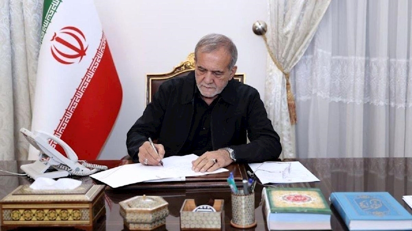 Iranpress: Pezeshkian Congratulates North Korea on National Day