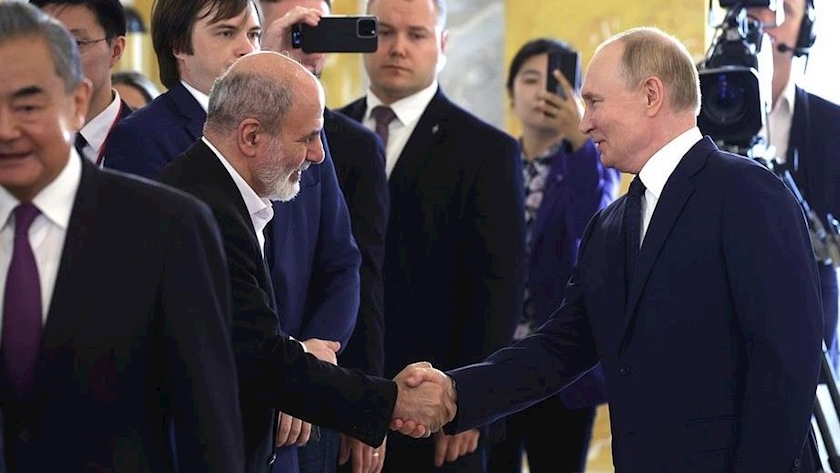 Iranpress: Putin Meets BRICS Security Envoys in St. Petersburg