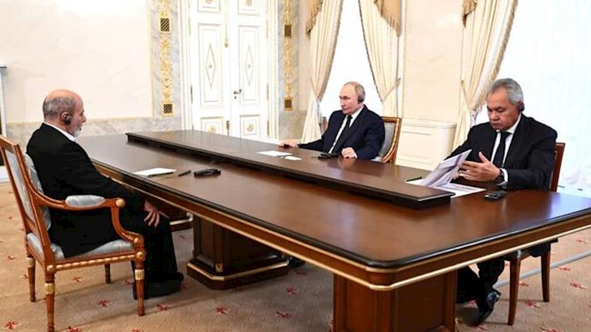 Iranpress: Putin: Russia Supports Iran’s Transit Corridor, Promises Stronger Ties