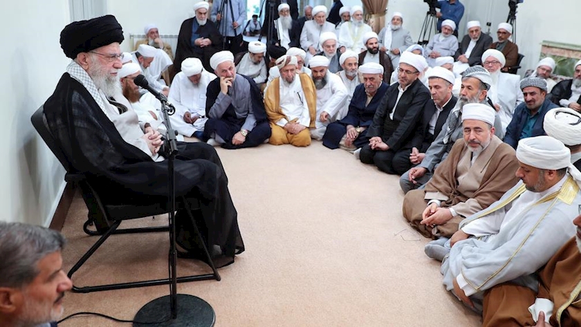 Iranpress: Leader Meets Sunni Scholars From Across Country