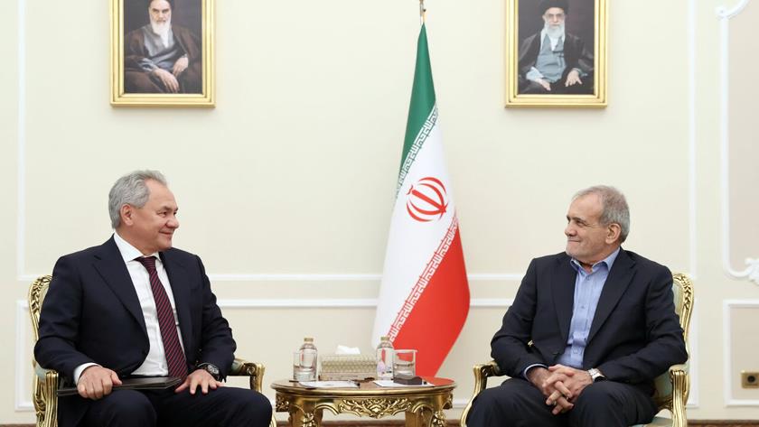 Iranpress: Iran, Russia to Strengthen Ties to Counter Sanctions, Enhance Cooperation