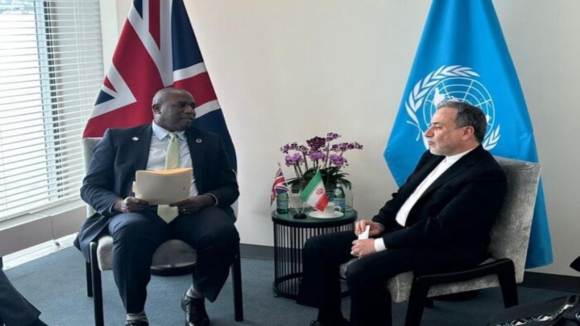 Iranpress: Araghchi Meet British Foreign Secretary David Lammy 