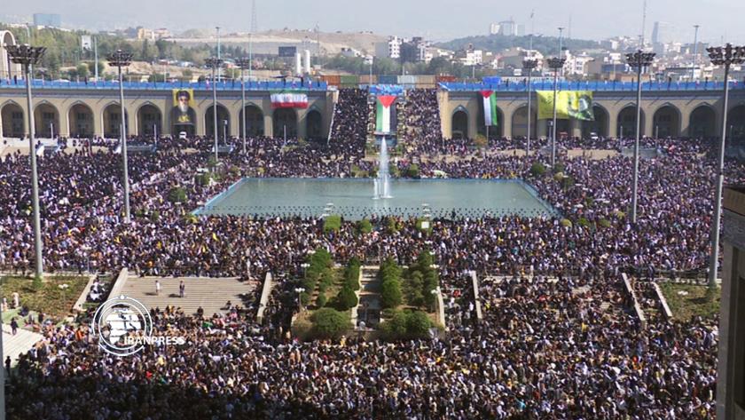 Iranpress: People Waiting for Leader, Historic Friday Prayer on Way 