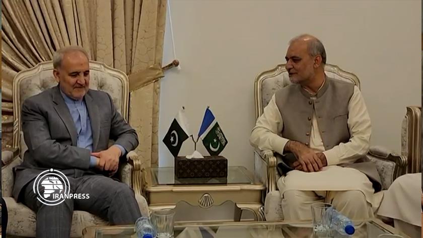 Iranpress: Iranian Ambassador Meets Chief of Pakistan