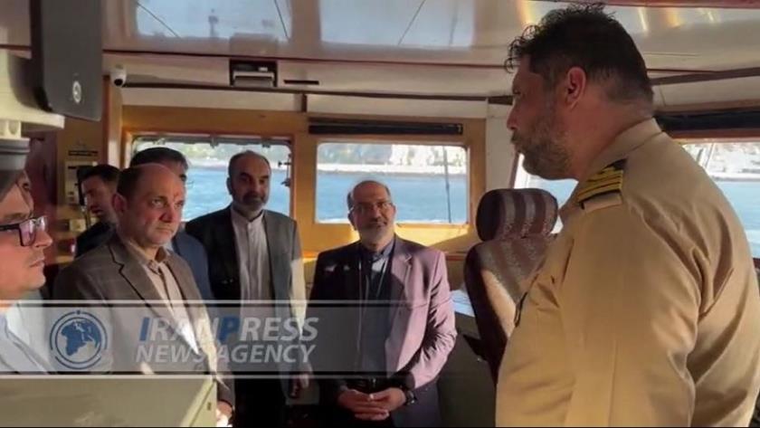 Iranpress: Iran Ambassador in Oman Visits Jamaran Destroyer Docked at Sultan Qaboos Port 