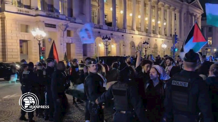 Iranpress: Supporters of Palestine, Lebanon Stage Protest in Front of U.S. Embassy in Paris