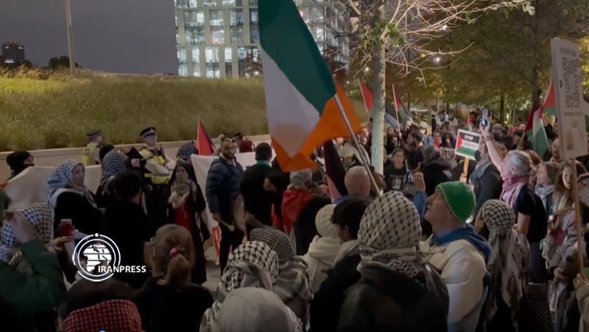 Iranpress: Pro-Palestinian Protesters Rage at US Embassy in London