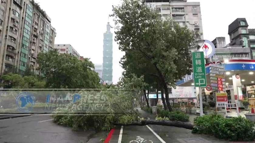 Iranpress: Typhoon Kong-rey Batters Taiwan: 2 Dead, 205 Injured