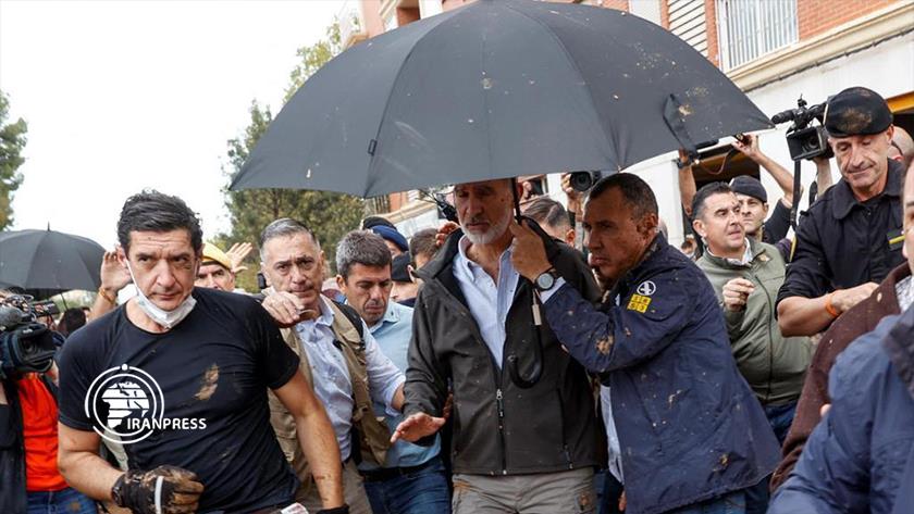 Iranpress: King of Spain Booed as Angry Locals Pelted His Entourage with Mud