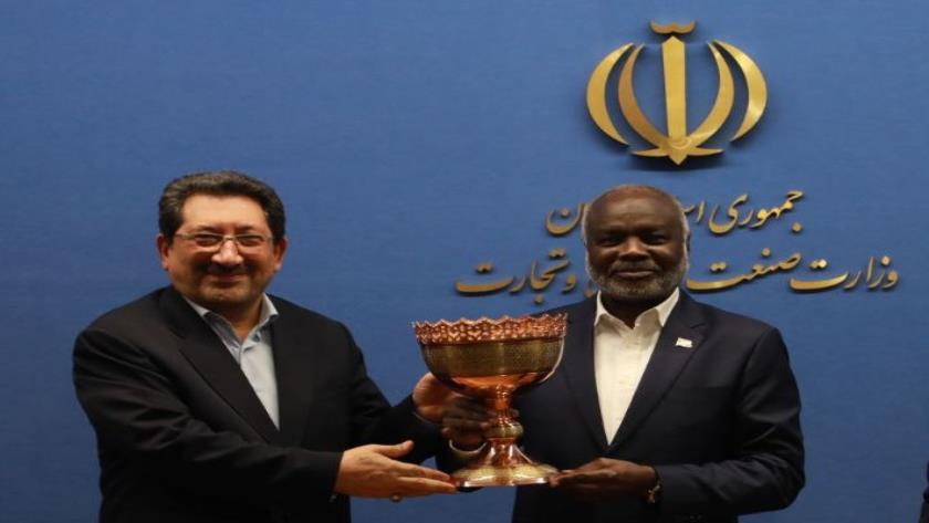 Iranpress: Iran, Sudan to Establish Trade Center in Khartoum