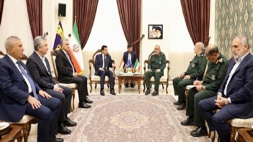 Iranpress: Al-Aarji Consults with IRGC Cmdr. on Iran-Iraq Security Agreement