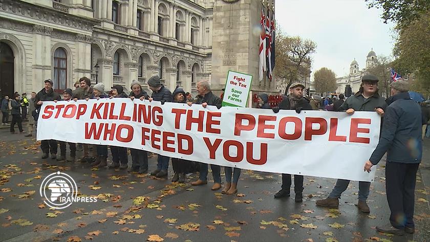 Iranpress: British Farmers Protest Against Government Economic Policies