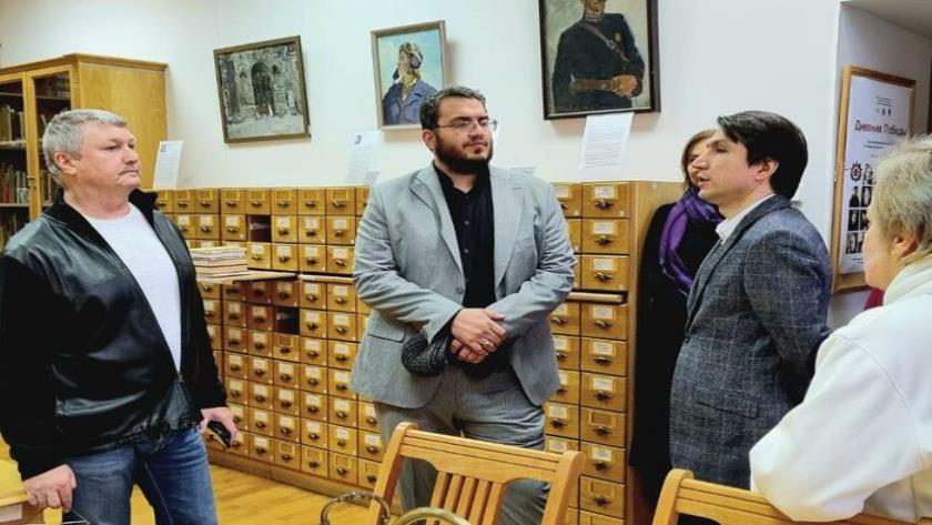 Iranpress: Iran and Russia Explore Art Collaboration