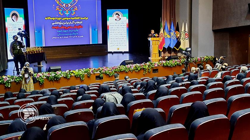 Iranpress: Tehran Hosts Closing Ceremony of Sacred Defense and Resistance Research Awards