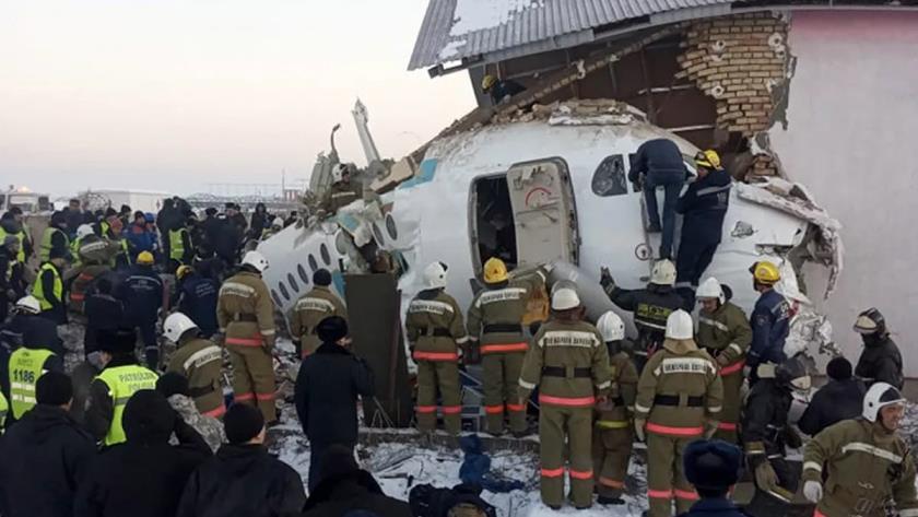 Iranpress: Azerbaijan Airlines Plane Crashes in Kazakhstan