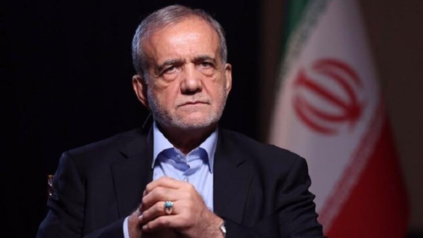 Iranpress: Pezeshkian Offers Condolences Over the Plane Crash in Azerbaijan