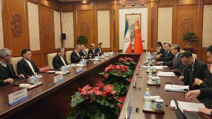 Iranpress: Iran, China FMs Discuss Bilateral, Regional Issues in Beijing