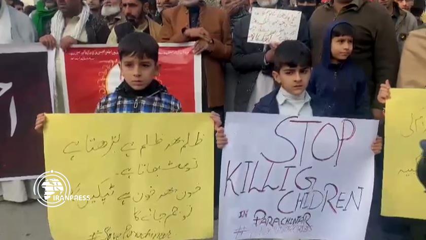 Iranpress: Pakistanis Protest Over Parachinar Crises