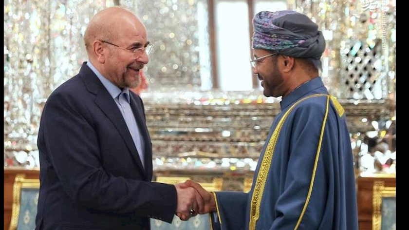 Iranpress: Omani FM Meets Iran