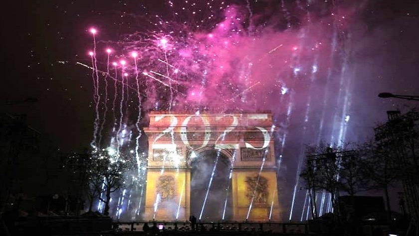 Iranpress: Almost 1,000 Cars Set Ablaze During New Year Celebrations in France