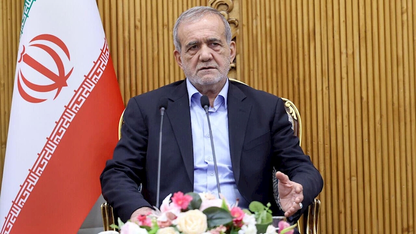 Iranpress: Pezeshkian: We Pursue Development of Relations with Neighbors