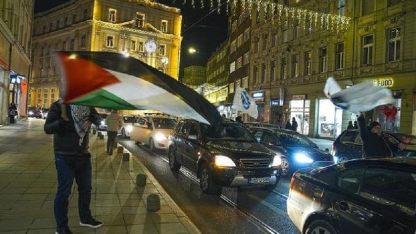 Iranpress: People of Sarajevo Celebrate the Ceasefire in Gaza