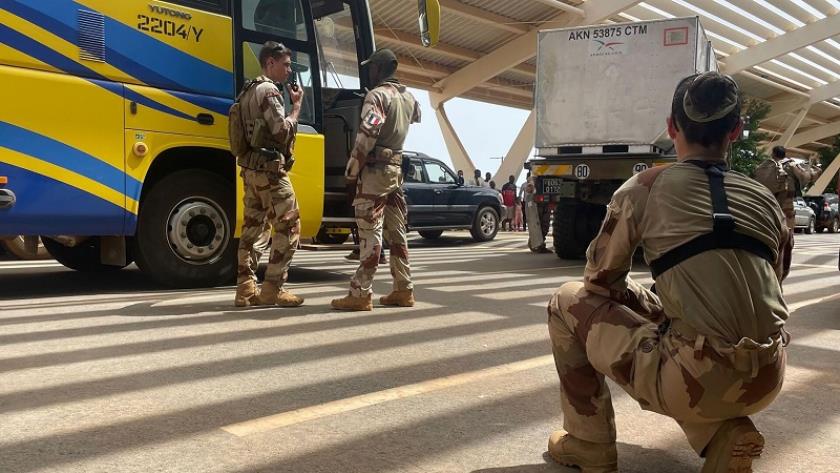 Iranpress: French Troops to Withdraw From Senegal