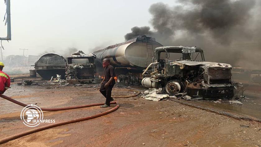 Iranpress: 70 People Burn to Death in Tanker Explosion in Nigeria