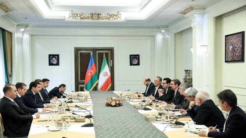 Iranpress: Iran, Azerbaijan Emphasise Increasing Economic Exchanges