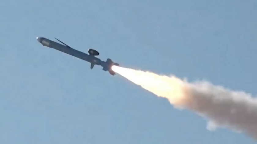 Iranpress: Iran Unveils Ghadr-380 Cruise Missile with 1,000km Range