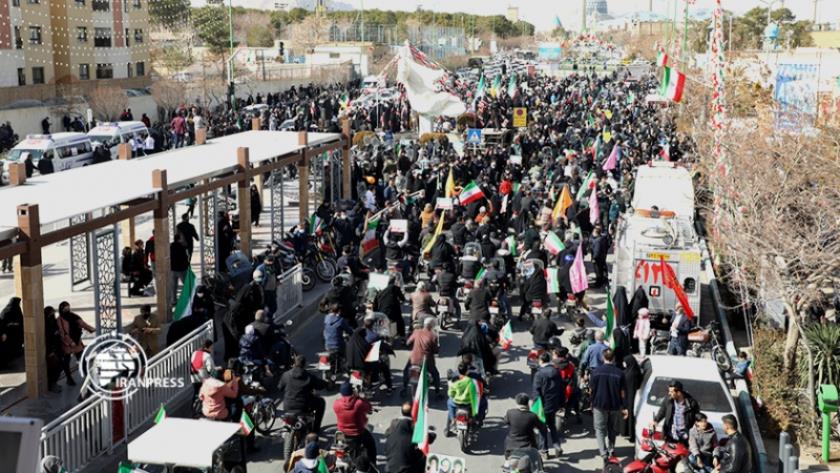 Iranpress: Rallies to Mark Victory of Islamic Revolution Kick off in Tehran, Across Country