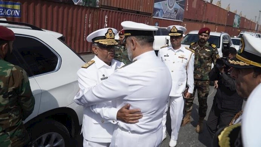 Iranpress: Iran, Pakistan Navy Commanders Meet During Aman-25 Exercise