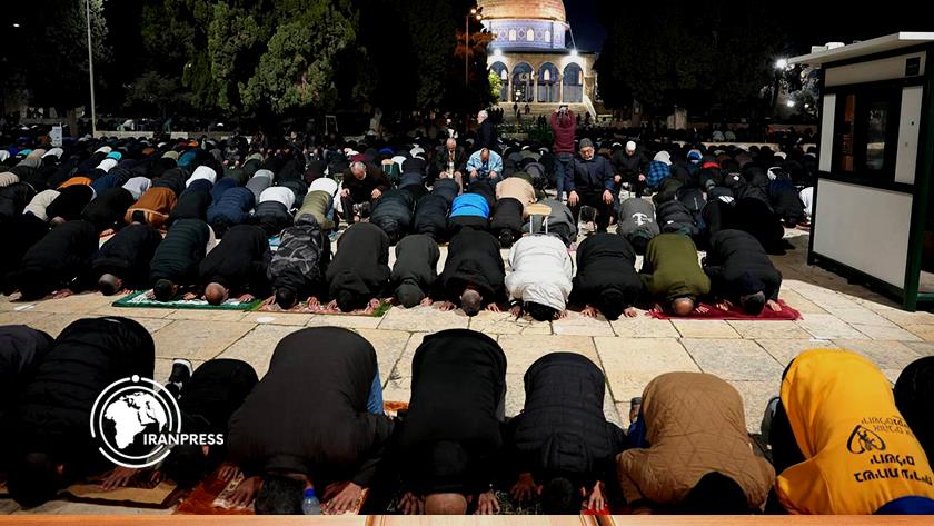 Iranpress: 80,000 Palestinians Pray at Al-Aqsa Mosque During Ramadan