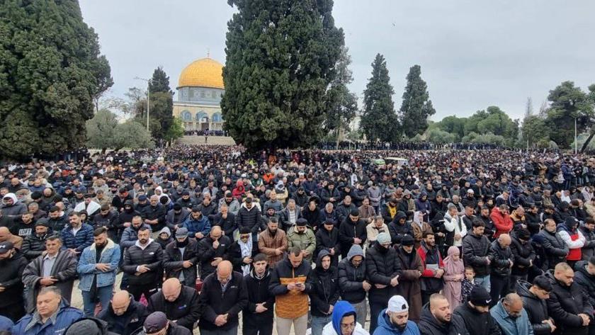 Iranpress: Al-Aqsa Mosque Hosts First Friday Prayer of Ramadan Despite Zionist Pressures