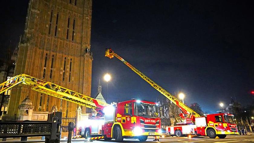 Iranpress: Palestine Supporter Scales London’s Big Ben in Protest 