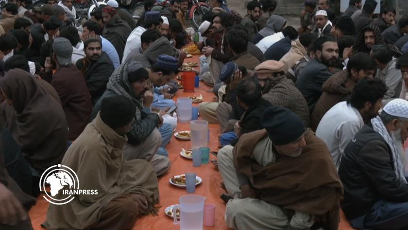 Iranpress: Mass Iftar in Pakistan Shows Unity of Community and Spiritual Devotion