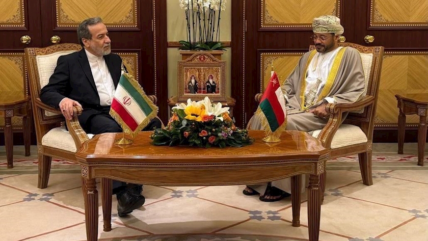 Iranpress: Iran’s Foreign Minister Visits Oman for Regional Talks 