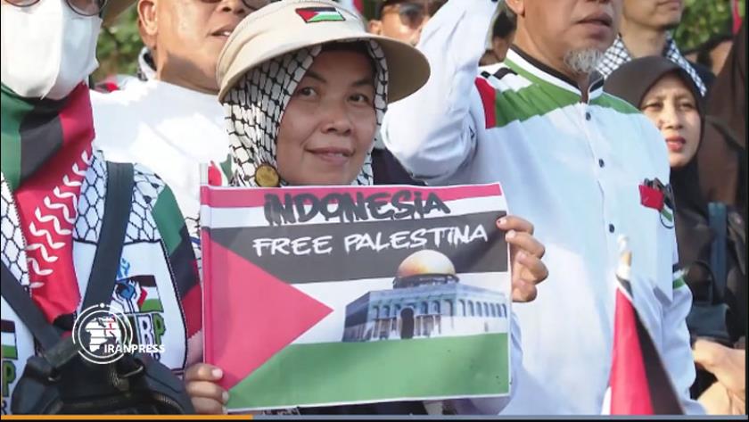 Iranpress: Protesters in Jakarta Rally Outside U.S. Embassy Over Gaza Crisis