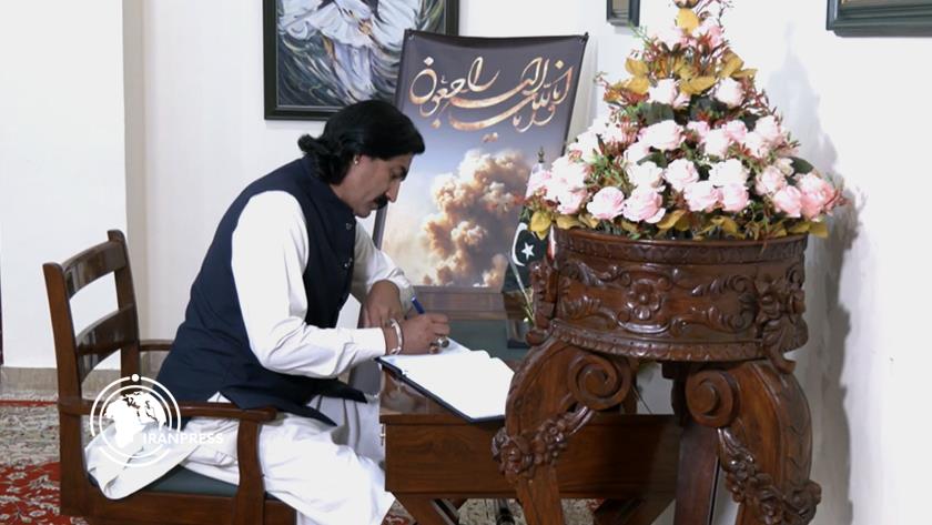 Iranpress: Condolence Book Opened at Iranian Embassy in Islamabad Following Bandar Abbas Tragedy