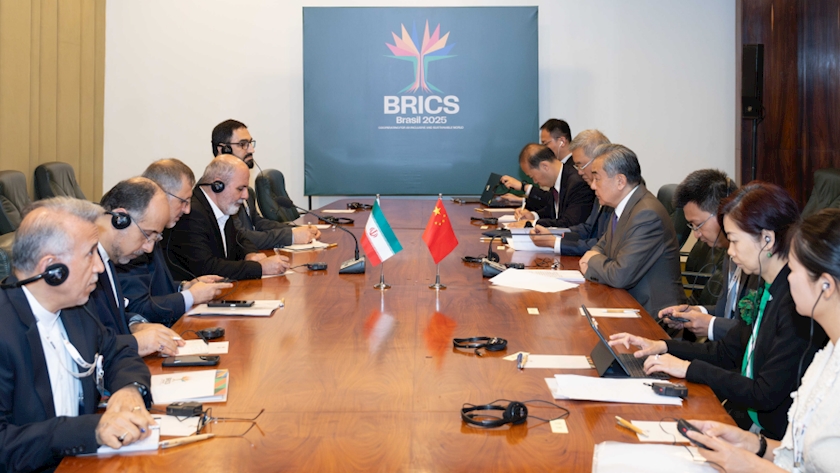 Iranpress: Top Iranian, Chinese Officials Hold Strategic Talks on Sidelines of BRICS Summit
